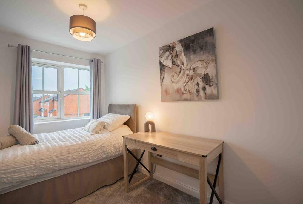 Stunning Abode 5 Min From Nec & Bhx, Pets Allowed Marston Green Exteriör bild