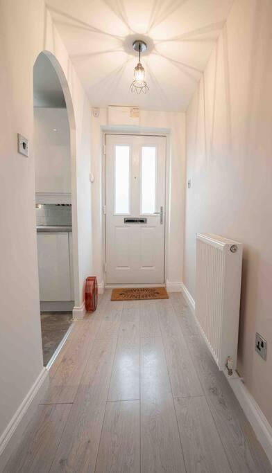 Stunning Abode 5 Min From Nec & Bhx, Pets Allowed Marston Green Rum bild